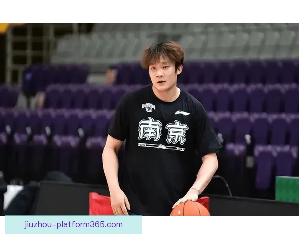丁彦雨航回忆伤病岁月 揭秘小牛合同与小乔丹深厚友谊